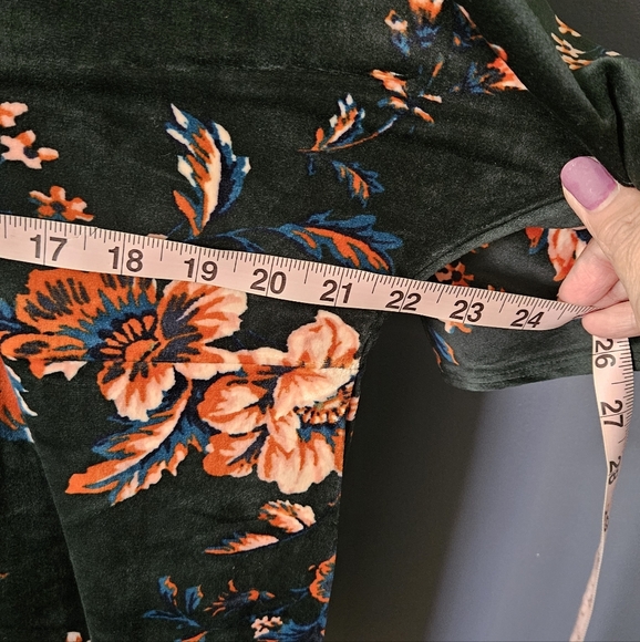 Collen Lopez Faux Wrap Velour Faux Wrap Top Plus Size 1X - Picture 7 of 10